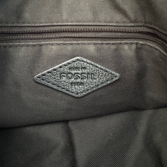 Black Leather Fossil Purse - Picture 2 of 7